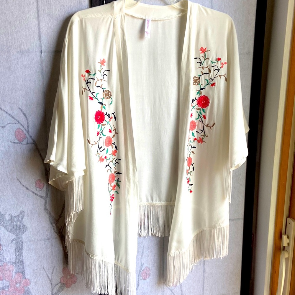 Beautiful embroidered fringe detail kimono size XS